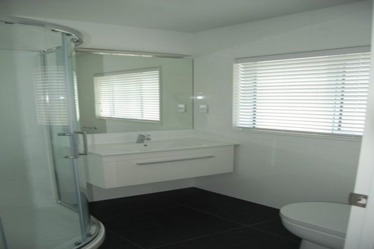 Photo of property in 20 Papa Orchard Drive, Kumeu, 0810