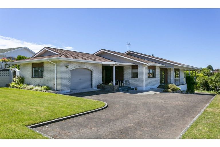 Photo of property in 62 Harvey Street, Waipahihi, Taupo, 3330