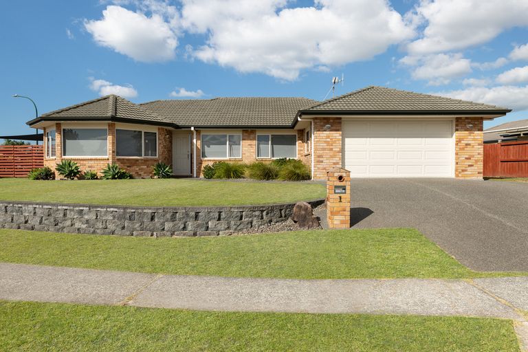 Photo of property in 1 Sarah Place, Papamoa Beach, Papamoa, 3118