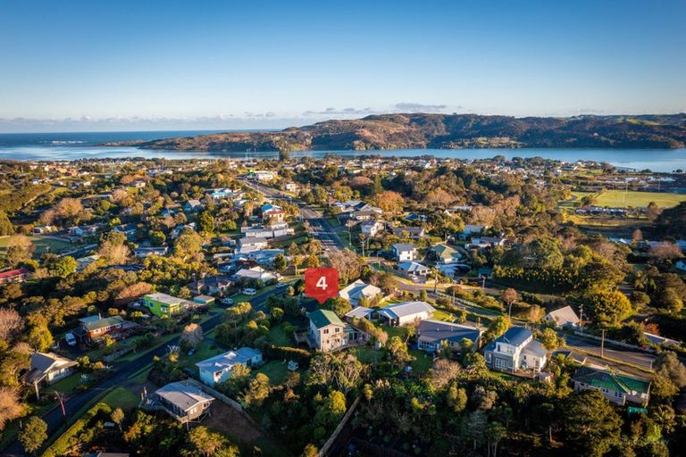 Photo of property in 4 Robertson Street, Raglan, 3225