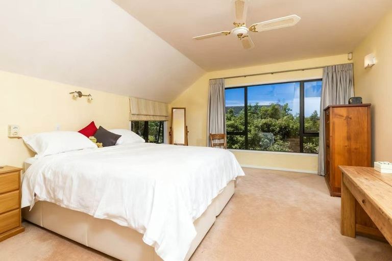 Photo of property in 1 Stitchbird Close, Murrays Bay, Auckland, 0630
