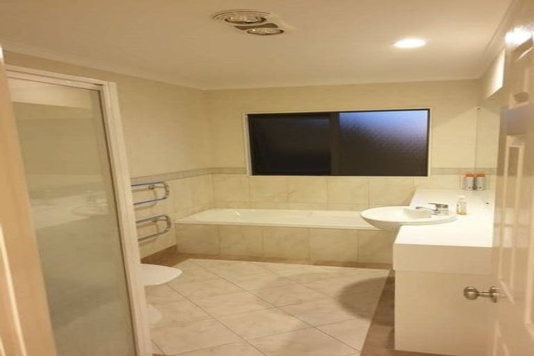 Photo of property in 31 Middlefield Drive, East Tamaki Heights, Auckland, 2016