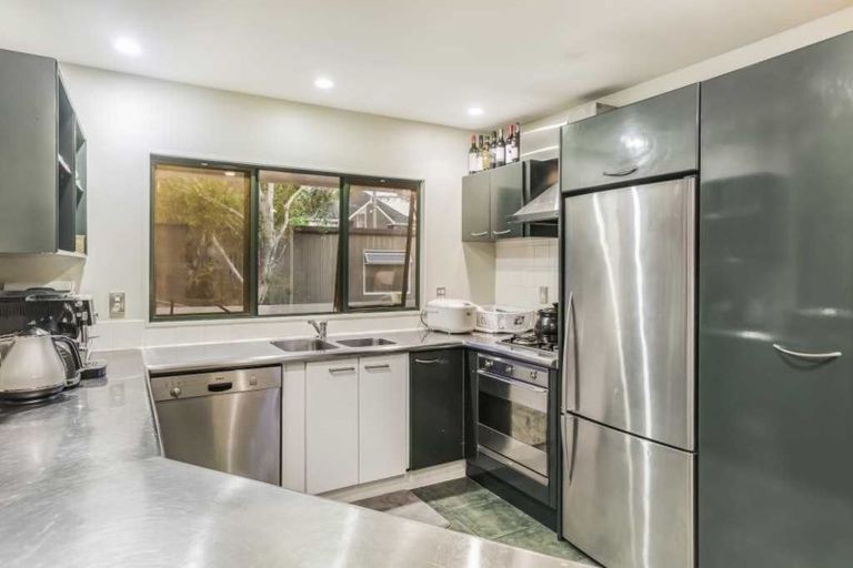 Photo of property in 2/27 Commodore Parry Road, Castor Bay, Auckland, 0620