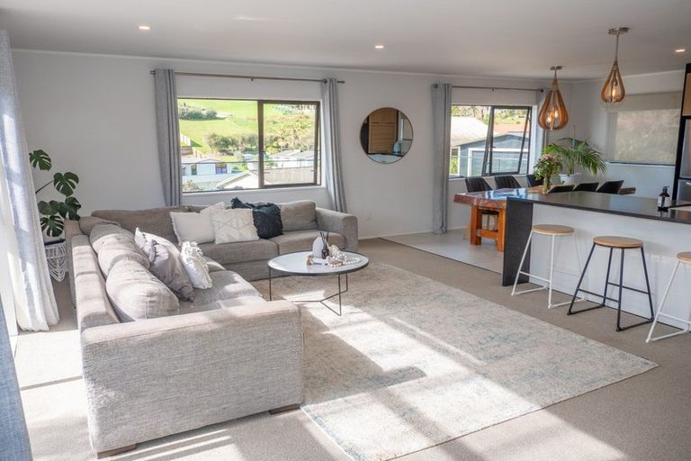 Photo of property in 19 Stratford Drive, Cable Bay, 0420