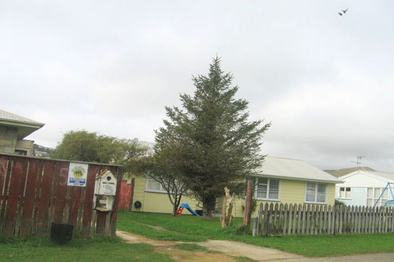 Photo of property in 7 Beauzami Crescent, Ascot Park, Porirua, 5024