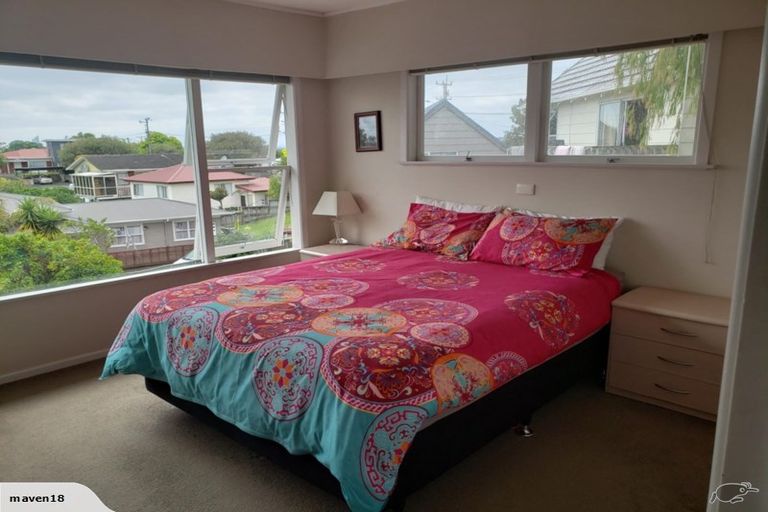 Photo of property in 88 Chivalry Road, Glenfield, Auckland, 0629