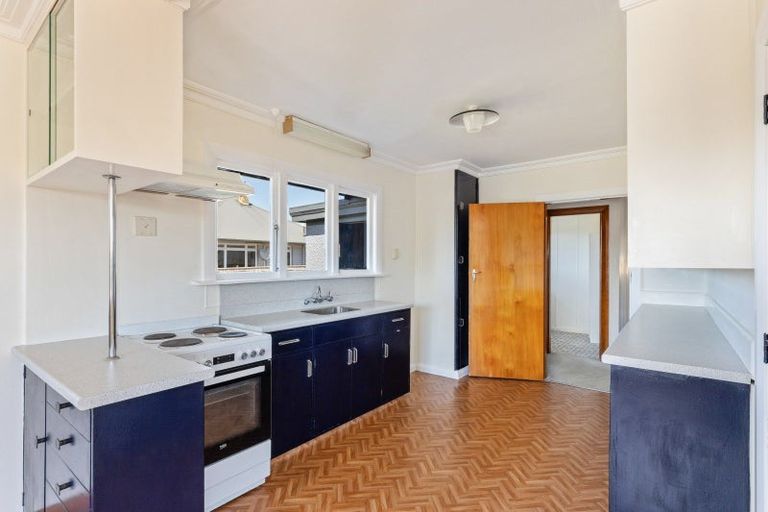 Photo of property in 110 Seaview Road, Westown, New Plymouth, 4310