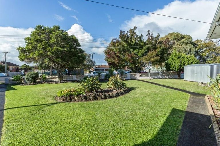 Photo of property in 34a Buscomb Avenue, Henderson, Auckland, 0610