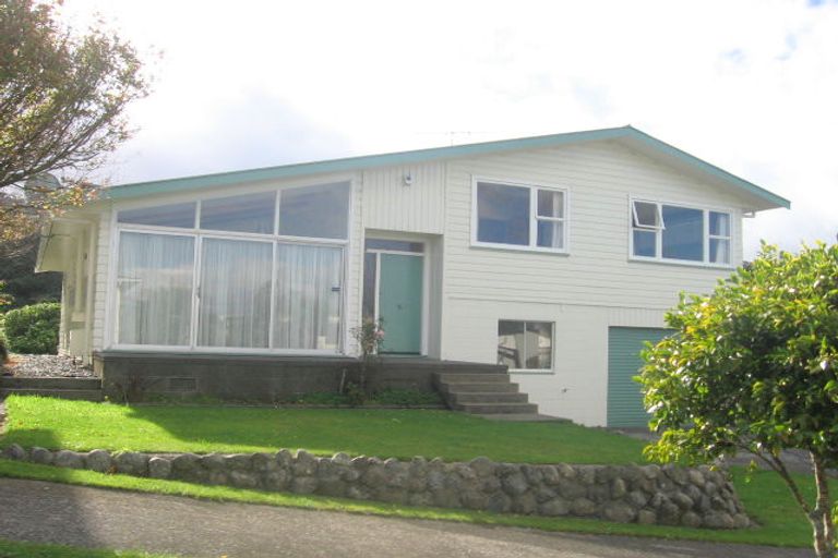 Photo of property in 5 Panorama Grove, Harbour View, Lower Hutt, 5010