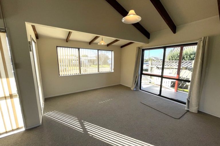 Photo of property in 15a Jeffares Place, Taradale, Napier, 4112