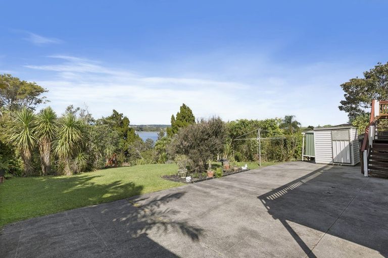 Photo of property in 17 Tui Vale Road, Shelly Park, Auckland, 2014