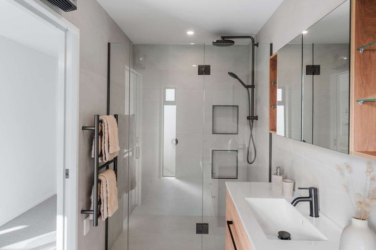 Photo of property in 145 Mount Pleasant Road, Mount Pleasant, Christchurch, 8081