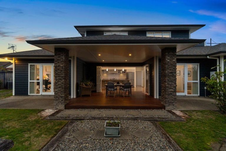 Photo of property in 2 Dixon Street, Carterton, 5713