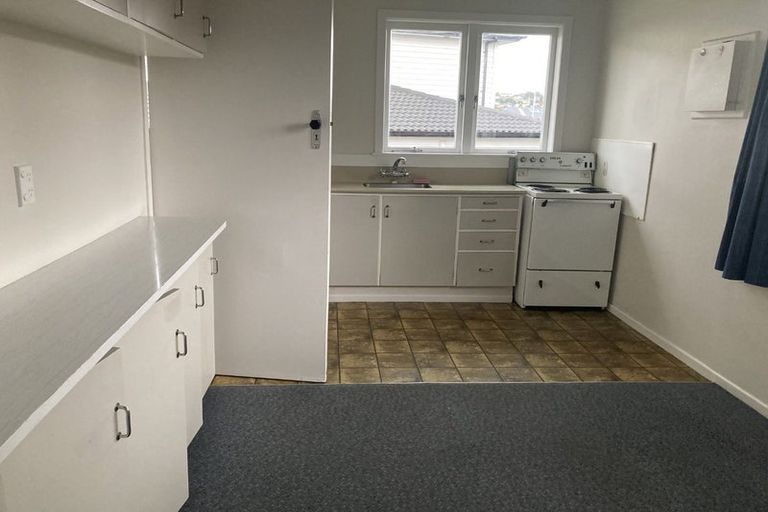 Photo of property in 15 Stamford Park Road, Mount Roskill, Auckland, 1041