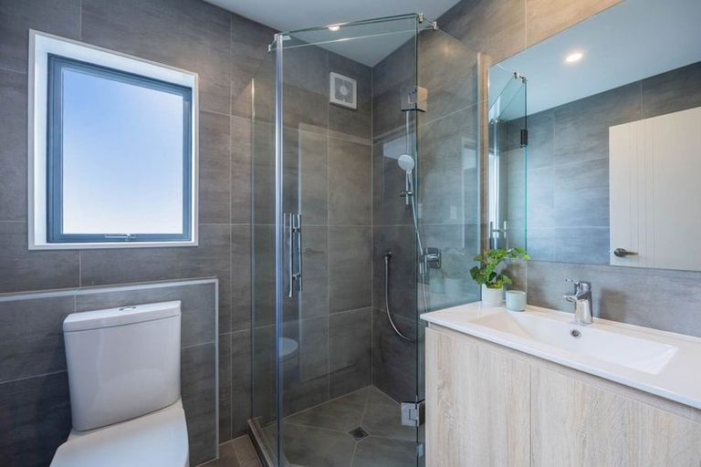 Photo of property in 4/4 Edgerton Road, Te Atatu Peninsula, Auckland, 0610