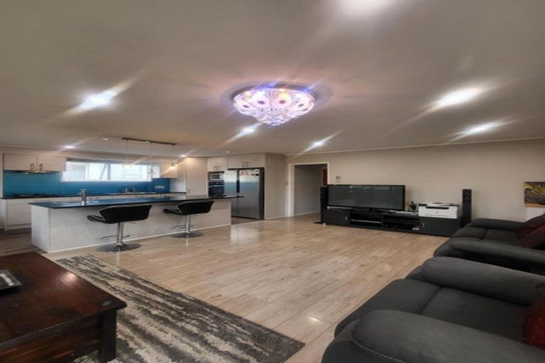 Photo of property in 43 Moncrieff Avenue, Clendon Park, Auckland, 2103