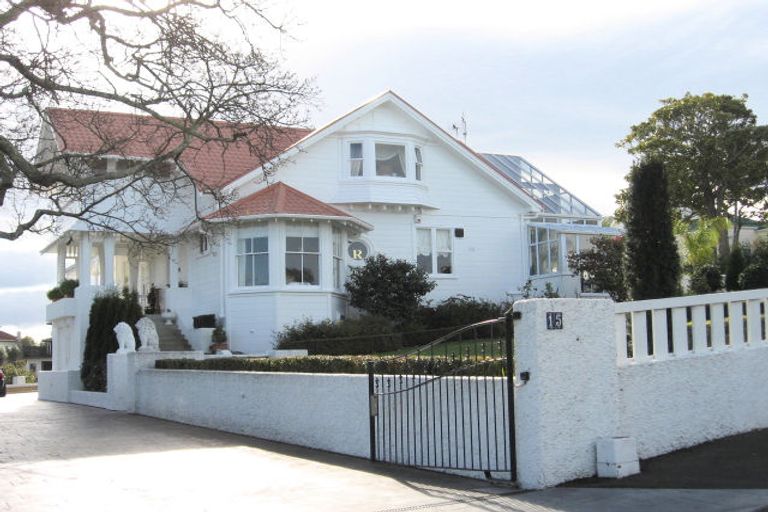 Photo of property in 15 Cobden Road, Bluff Hill, Napier, 4110