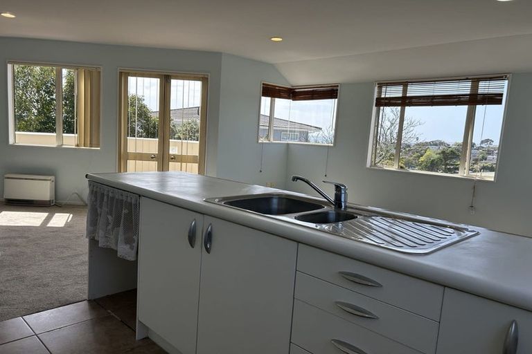 Photo of property in 2/991 Beach Road, Torbay, Auckland, 0630