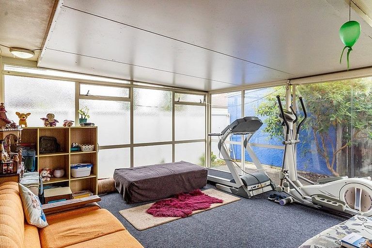 Photo of property in 2/83 Victoria Road, Papatoetoe, Auckland, 2025