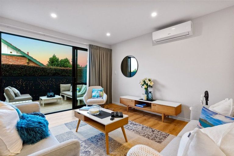 Photo of property in 112b Hutchinson Avenue, New Lynn, Auckland, 0600