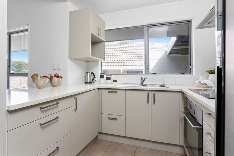Photo of property in 2/21 Simon Ellice Drive, Bayview, Auckland, 0629
