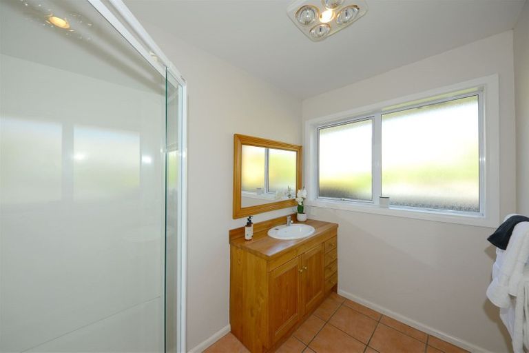 Photo of property in 76 Greendale Avenue, Avonhead, Christchurch, 8042