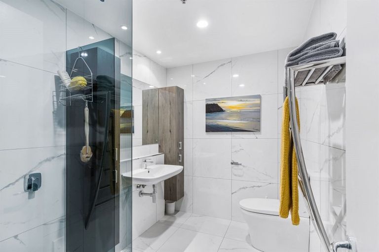 Photo of property in 2c/173 Hurstmere Road, Takapuna, Auckland, 0622