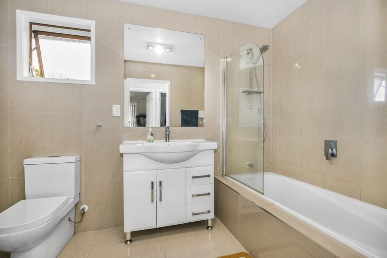 Photo of property in 34 Aquarius Avenue, Glen Eden, Auckland, 0602