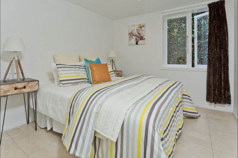 Photo of property in 1/160 East Coast Road, Forrest Hill, Auckland, 0620