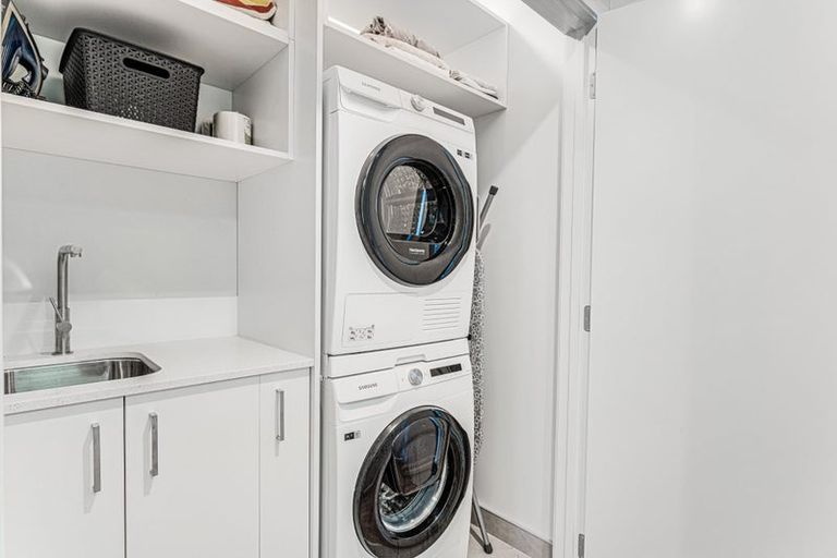 Photo of property in 2c Nerita Place, Long Bay, Auckland, 0630