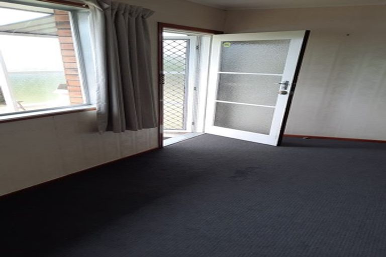 Photo of property in 2/200 Edmonton Road, Te Atatu South, Auckland, 0610