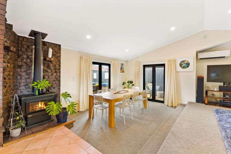 Photo of property in 22 Matuhi Rise, Henderson, Auckland, 0612