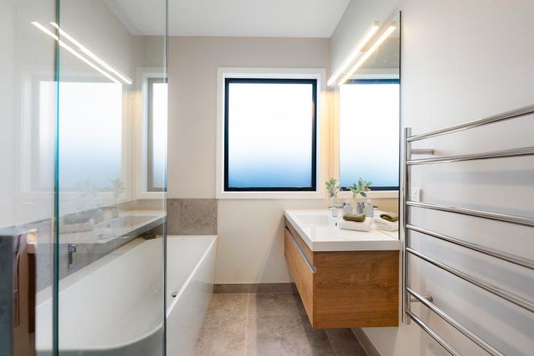 Photo of property in 7/102 Eriksen Road, Te Awa, Napier, 4110