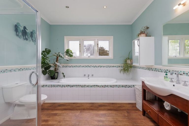 Photo of property in 302 Timaru Road, Waimate, 7978