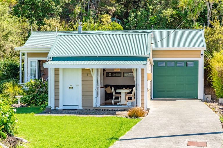 Photo of property in 32 Komiti Road, Tinopai, 0593