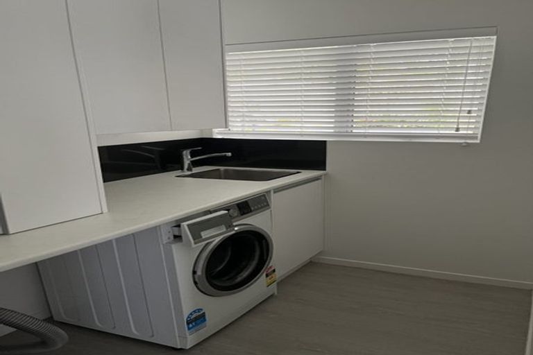 Photo of property in 16 Thorburn Avenue, Red Beach, 0932