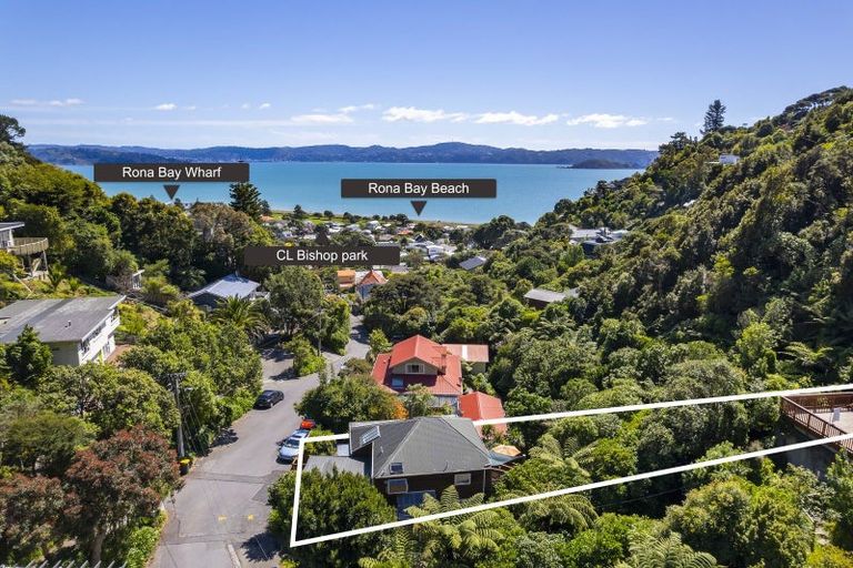 Photo of property in 41 Rona Street, Eastbourne, Lower Hutt, 5013