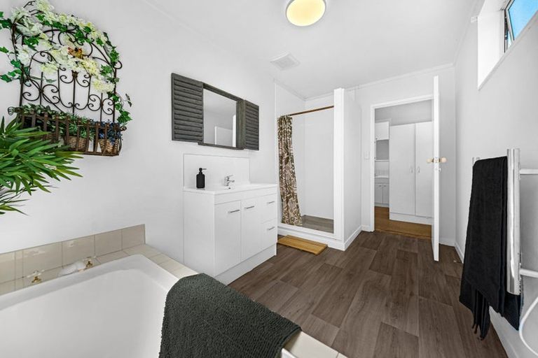 Photo of property in 883 Swanson Road, Swanson, Auckland, 0612