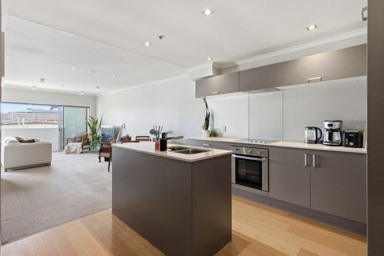 Photo of property in 303/277 Maunganui Road, Mount Maunganui, 3116