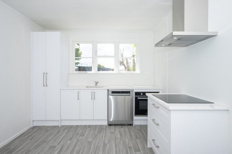 Photo of property in 1/494 Swanson Road, Ranui, Auckland, 0612