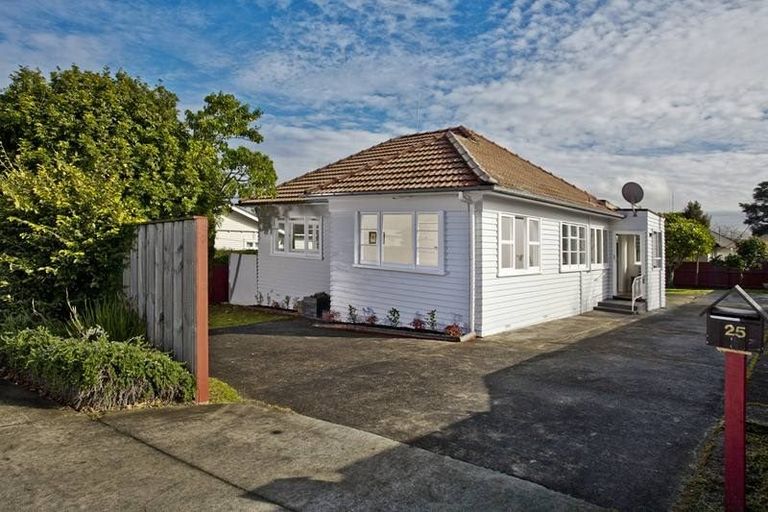 Photo of property in 25 Esmonde Road, Takapuna, Auckland, 0622