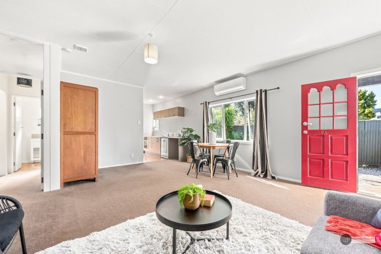 Photo of property in 2/2 Bentinck Street, Wallaceville, Upper Hutt, 5018