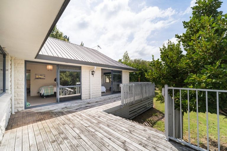 Photo of property in 49 Schnell Drive, Kelvin Grove, Palmerston North, 4414