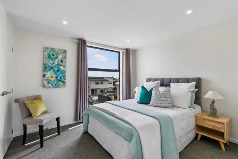 Photo of property in 2 Tihema Lane, Westgate, Auckland, 0614