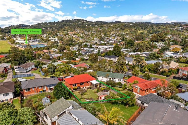 Photo of property in 79 Lantana Road, Green Bay, Auckland, 0604