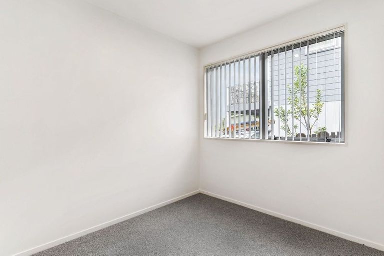 Photo of property in 12 Felicity Place, Unsworth Heights, Auckland, 0632