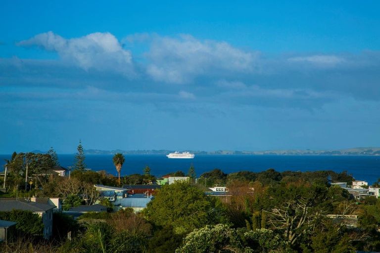 Photo of property in 58a Peter Terrace, Castor Bay, Auckland, 0620