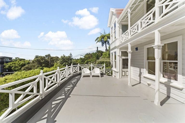 Photo of property in 5 Farm Road, Northland, Wellington, 6012