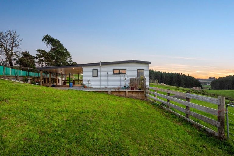 Photo of property in 86 Valley Road, Waitoki, 0871