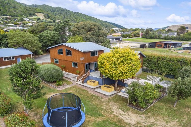 Photo of property in 46 Huia Street, Waikanae, 5036